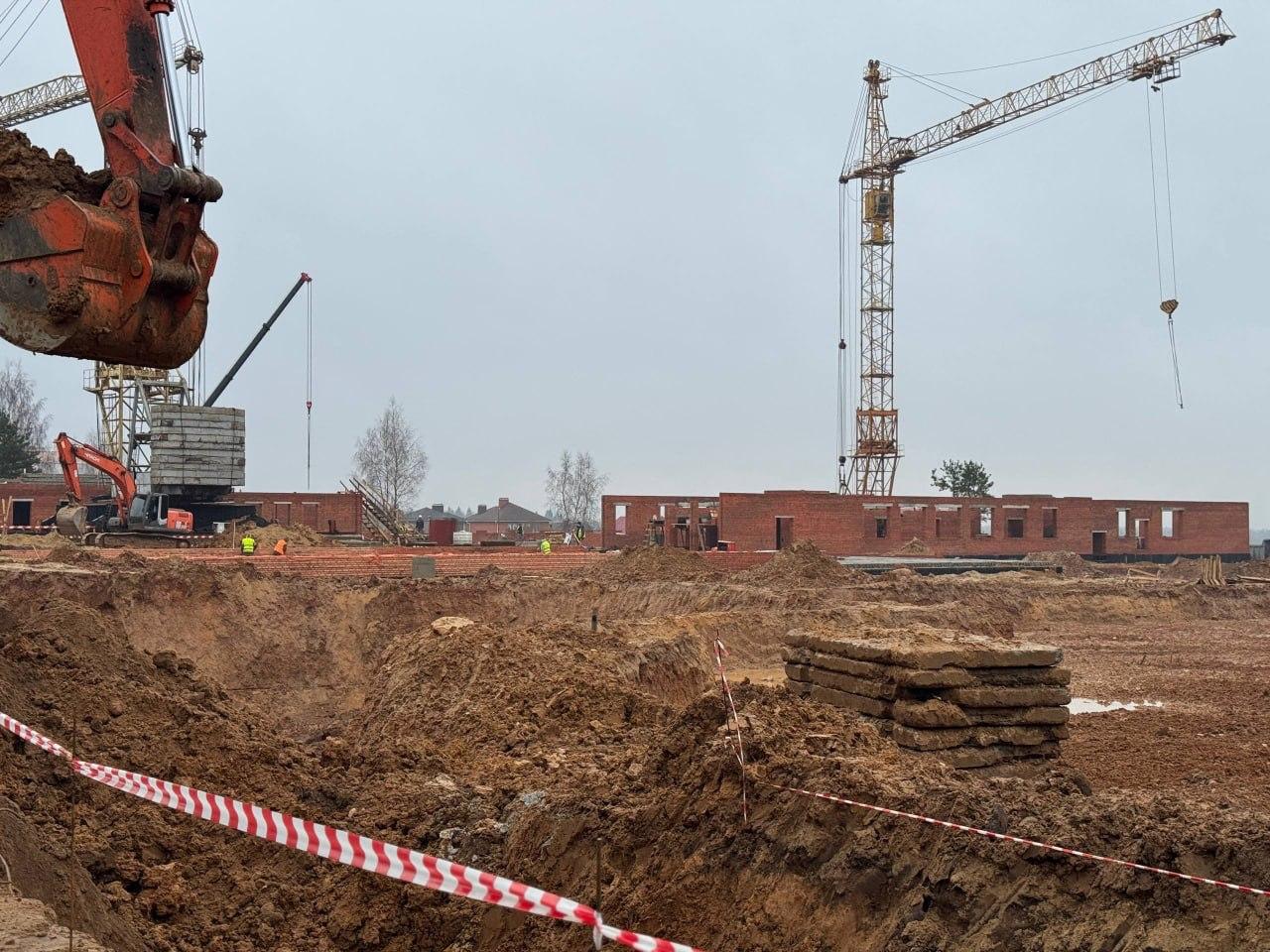 Началось строительство первого этажа школы во Мстихино