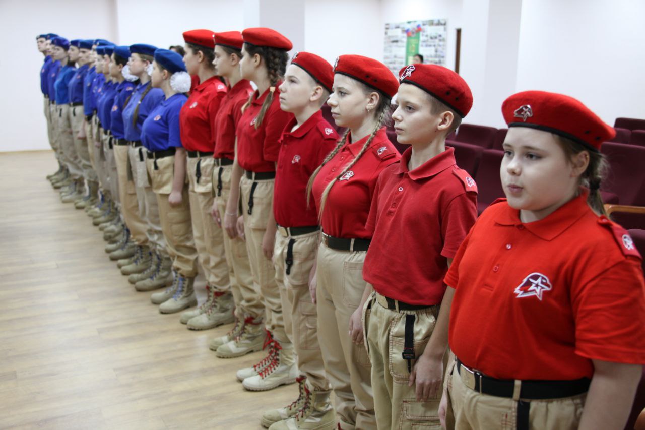 В следственном управлении Следственного комитета Российской Федерации по Калужской области состоялась церемония приведения юнармейцев к торжественной клятве и подписание соглашения о сотрудничестве В следственном управлении Следственного комитета Российской Федерации по Калужской области состоялась церемония приведения юнармейцев к торжественной клятве и подписание соглашения о сотрудничестве