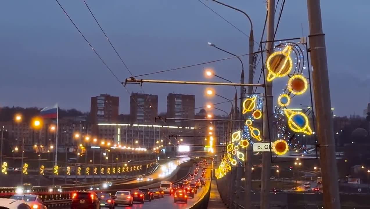 Гагаринский мост в Калуге засиял праздничной иллюминацией