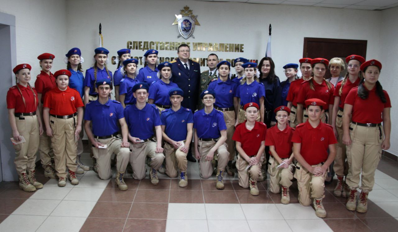 В следственном управлении Следственного комитета Российской Федерации по Калужской области состоялась церемония приведения юнармейцев к торжественной клятве и подписание соглашения о сотрудничестве В следственном управлении Следственного комитета Российской Федерации по Калужской области состоялась церемония приведения юнармейцев к торжественной клятве и подписание соглашения о сотрудничестве