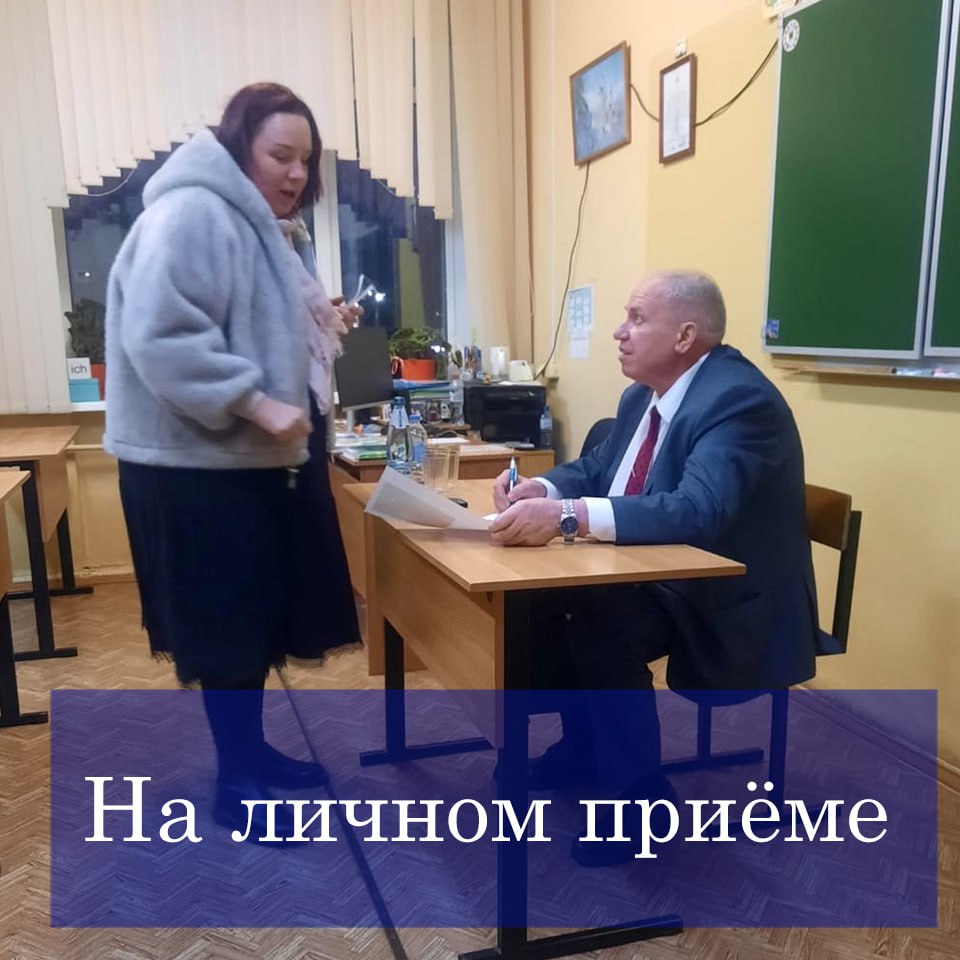К Андрею Иванову обратились жители дома №11 по улице Чехова по вопросам установки приборов учёта тепловой энергии, благоустройства и освещения двора