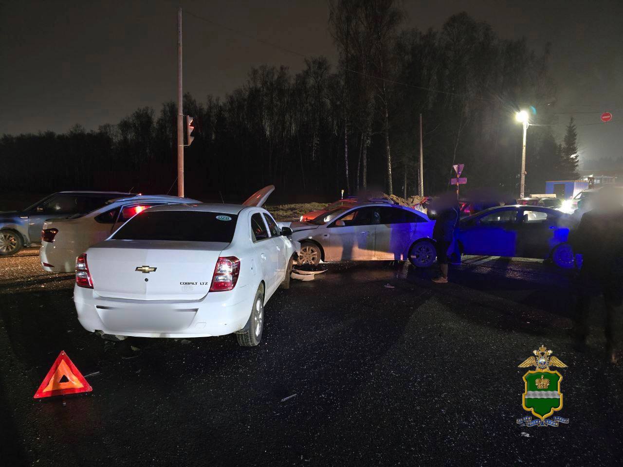 Два человека получили травмы в массовом ДТП на трассе М3 «Украина» Два человека получили травмы в массовом ДТП на трассе М3 «Украина»