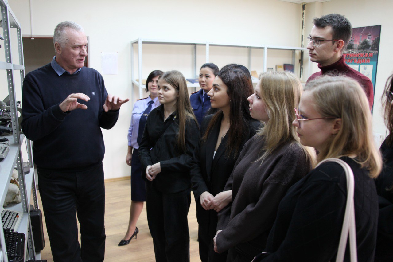 Сотрудники следственного управления Следственного комитета Российской Федерации по Калужской области провели встречу со студентами Калужского государственного университета имени Константина Эдуардовича Циолковского Сотрудники следственного управления Следственного комитета Российской Федерации по Калужской области провели встречу со студентами Калужского государственного университета имени Константина Эдуардовича Циолковского