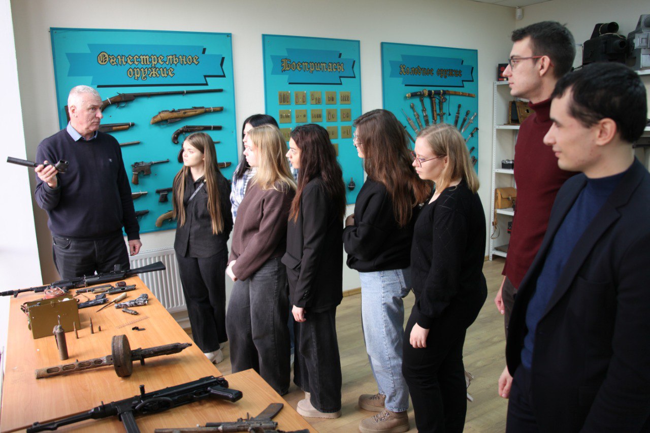 Сотрудники следственного управления Следственного комитета Российской Федерации по Калужской области провели встречу со студентами Калужского государственного университета имени Константина Эдуардовича Циолковского Сотрудники следственного управления Следственного комитета Российской Федерации по Калужской области провели встречу со студентами Калужского государственного университета имени Константина Эдуардовича Циолковского