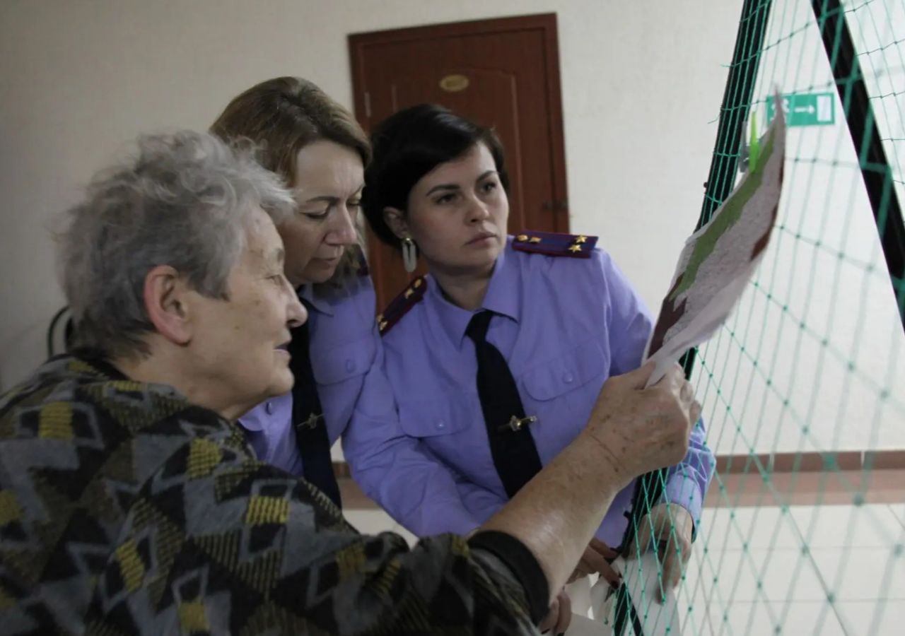 Калужские следователи прошли обучение по изготовлению маскировочных сетей Калужские следователи прошли обучение по изготовлению маскировочных сетей