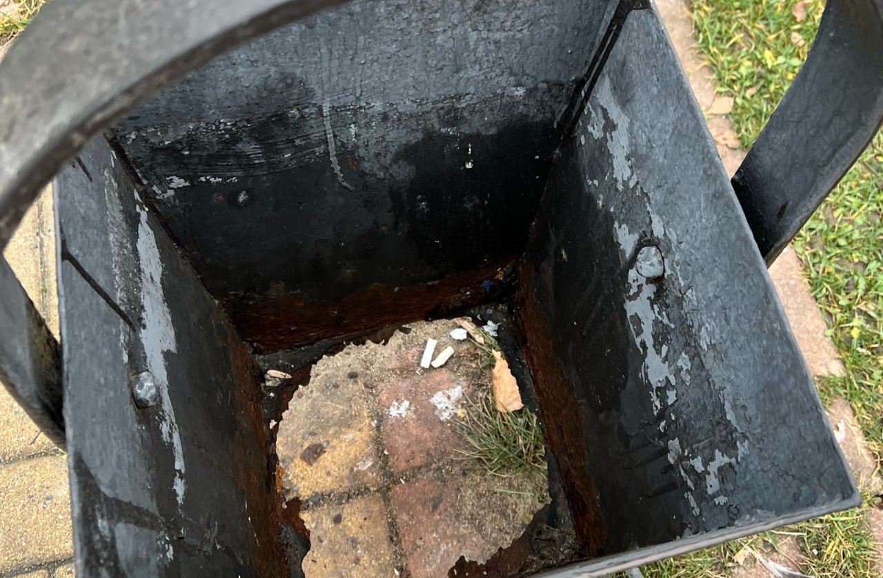 В калужском сквере Матери обнаружили опасные неисправности на детской площадке В калужском сквере Матери обнаружили опасные неисправности на детской площадке