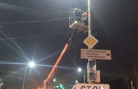 На опасном перекрёстке в Калуге заработал новый светофор