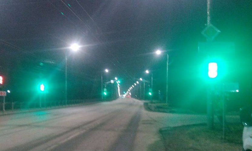 На опасном перекрёстке в Калуге заработал новый светофор На опасном перекрёстке в Калуге заработал новый светофор