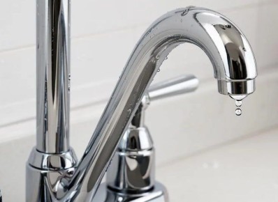 В Жиздре ликвидируют прорыв водопровода