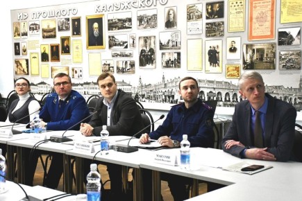 Следователь принял участие в круглом столе, посвященном борьбе с коррупцией