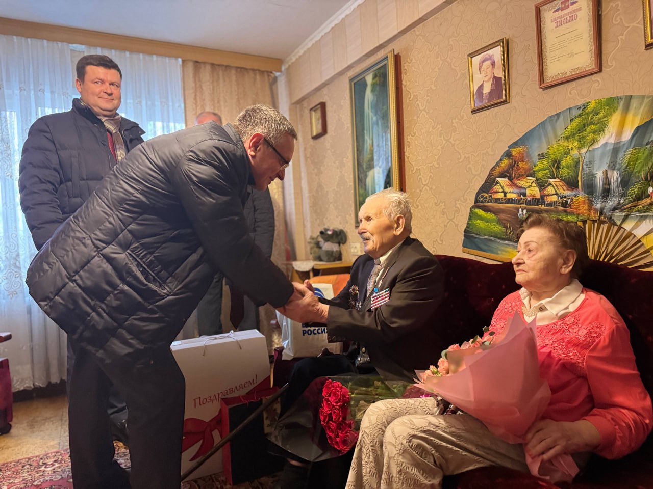 Дмитрий Денисов: Поздравил от имени всех калужан Николая Игнатьевича Апанасова с вековым юбилеем! Дмитрий Денисов: Поздравил от имени всех калужан Николая Игнатьевича Апанасова с вековым юбилеем!