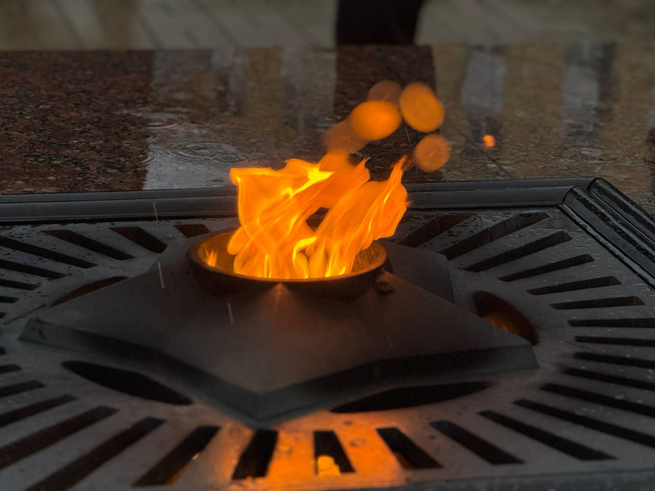 Дмитрий Денисов: Вместе с Владиславом Шапшой и коллегами почтили память Героев Отечества Дмитрий Денисов: Вместе с Владиславом Шапшой и коллегами почтили память Героев Отечества