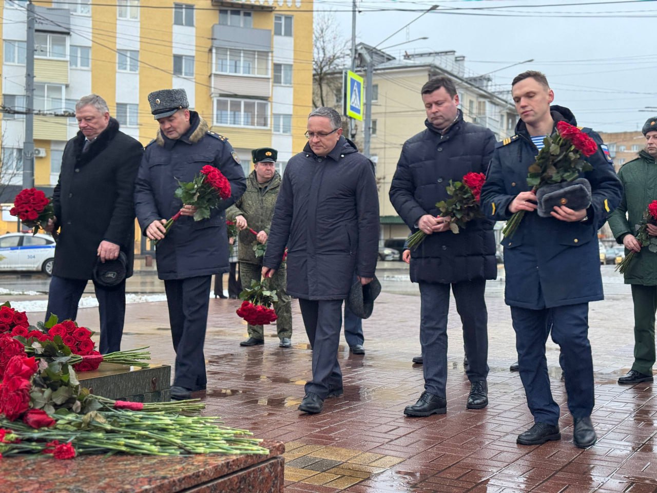 Дмитрий Денисов: Вместе с Владиславом Шапшой и коллегами почтили память Героев Отечества Дмитрий Денисов: Вместе с Владиславом Шапшой и коллегами почтили память Героев Отечества