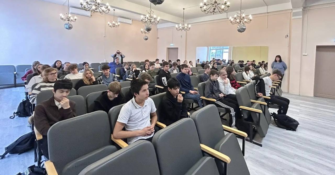 Старшеклассникам из Ферзиковского и Тарусского районов рассказали о работе в полиции Старшеклассникам из Ферзиковского и Тарусского районов рассказали о работе в полиции