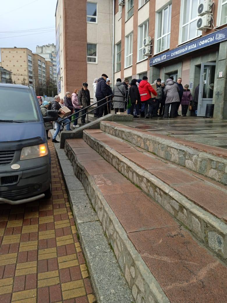 В Калуге очереди выстроились за красной икрой за 200р