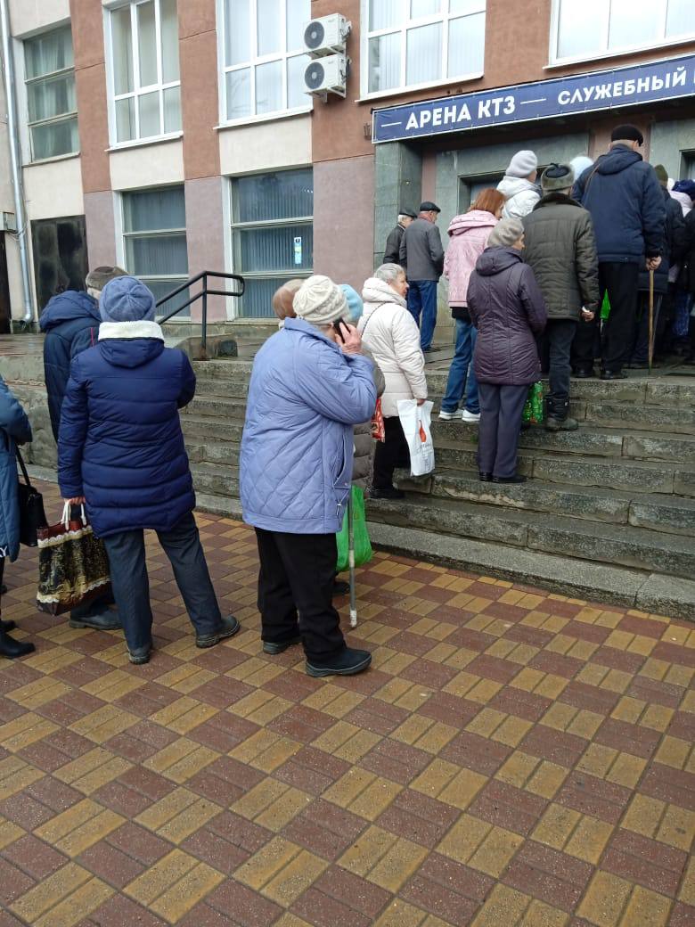 В Калуге очереди выстроились за красной икрой за 200р В Калуге очереди выстроились за красной икрой за 200р