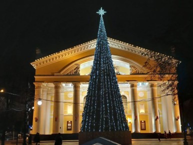 Главную ёлку зажгли в Калуге