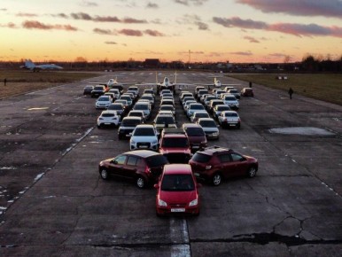 В калужском авиапарке появилась необычная ёлка