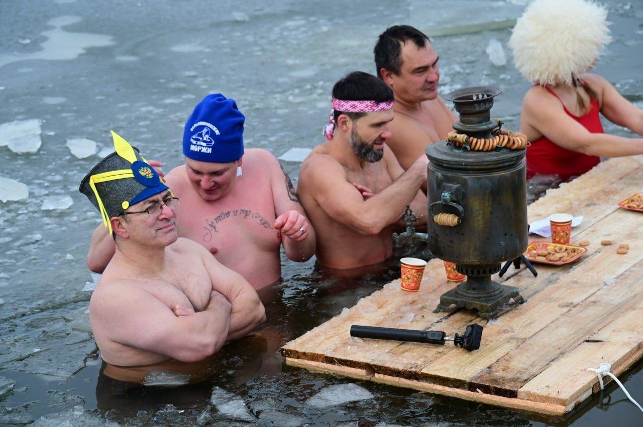 Чаепитие в холодной воде устроили в Малоярославецком округе Чаепитие в холодной воде устроили в Малоярославецком округе