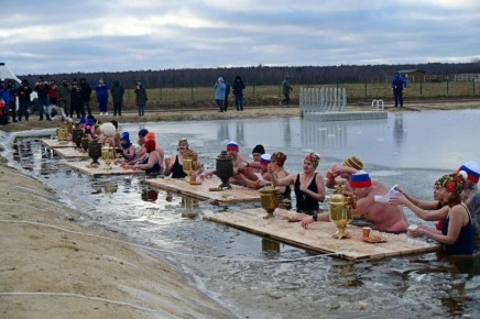 Чаепитие в холодной воде устроили в Малоярославецком округе