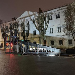 У сквера Ленина в Калуге создают ярмарку «Рождество на Старом Торге»