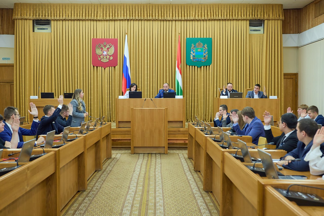 Председателем нового состава Молодежного парламента избран ветеран СВО Максим Кириллов Председателем нового состава Молодежного парламента избран ветеран СВО Максим Кириллов