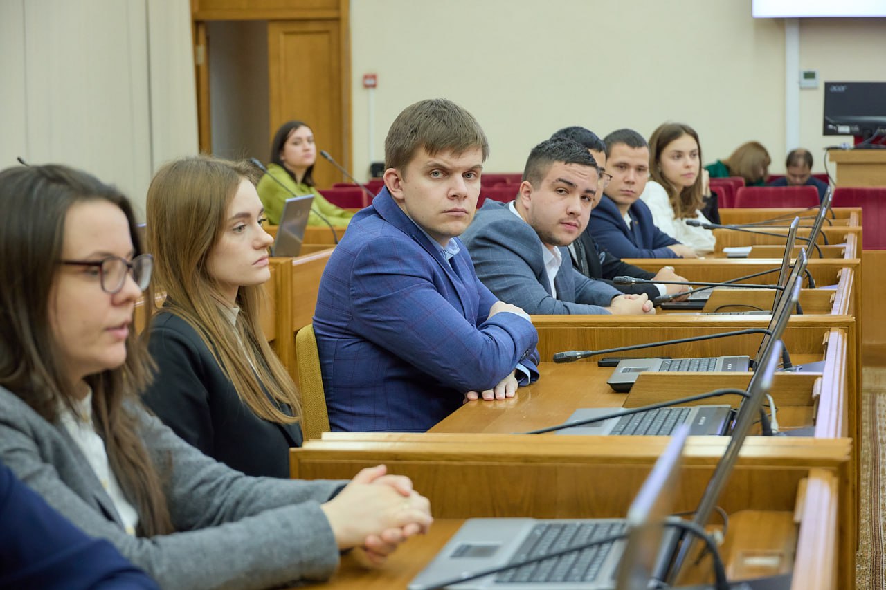 Председателем нового состава Молодежного парламента избран ветеран СВО Максим Кириллов Председателем нового состава Молодежного парламента избран ветеран СВО Максим Кириллов