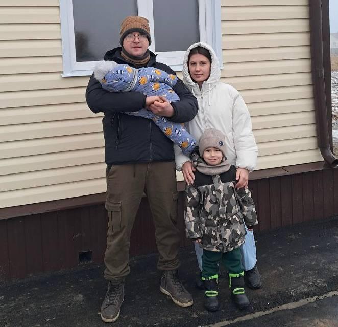 В Хвастовичском округе еще 12 семей получили ключи от нового жилья В Хвастовичском округе еще 12 семей получили ключи от нового жилья