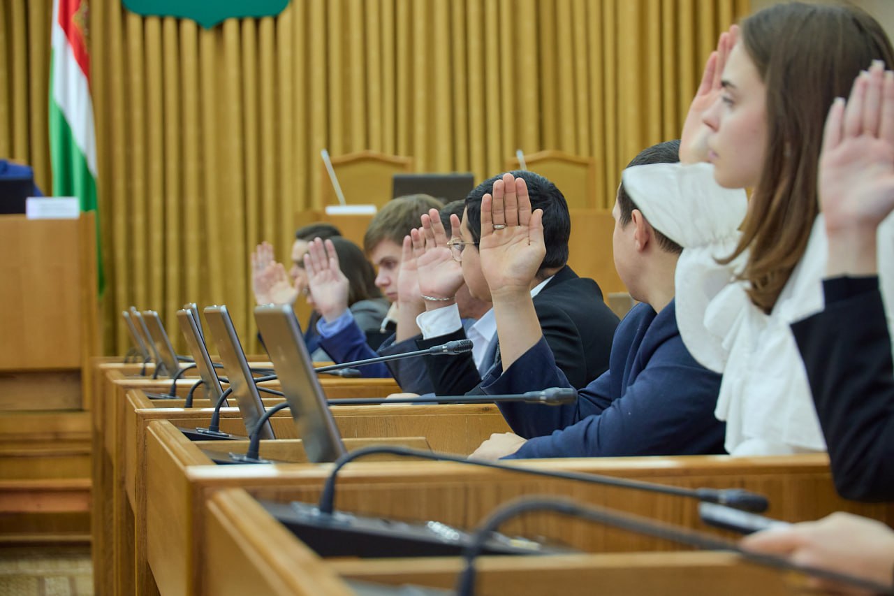 Председателем нового состава Молодежного парламента избран ветеран СВО Максим Кириллов Председателем нового состава Молодежного парламента избран ветеран СВО Максим Кириллов