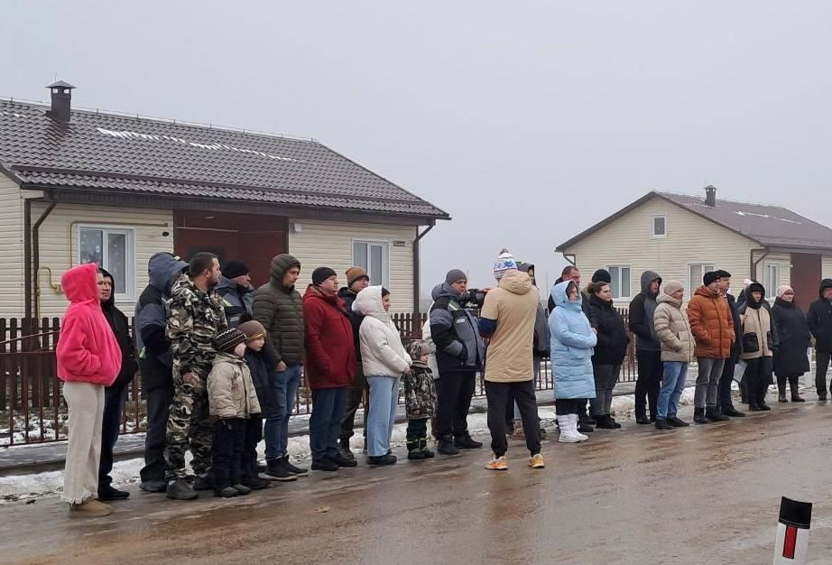 В Хвастовичском округе еще 12 семей получили ключи от нового жилья