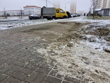 Житель Правобережья пожаловался на неровный тротуар в Калуге