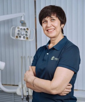 Как часто стоит проводить профессиональную чистку зубов и кому это не рекомендуется?