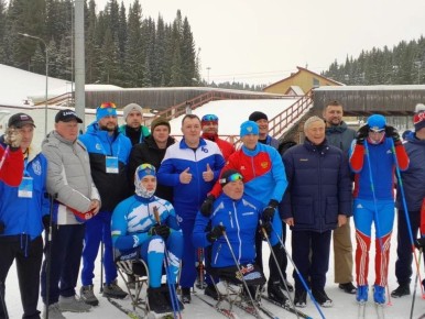 Геннадий Новосельцев поблагодарил Центр спортивных технологий за изготовление лыжного снаряжения для ветеранов СВО