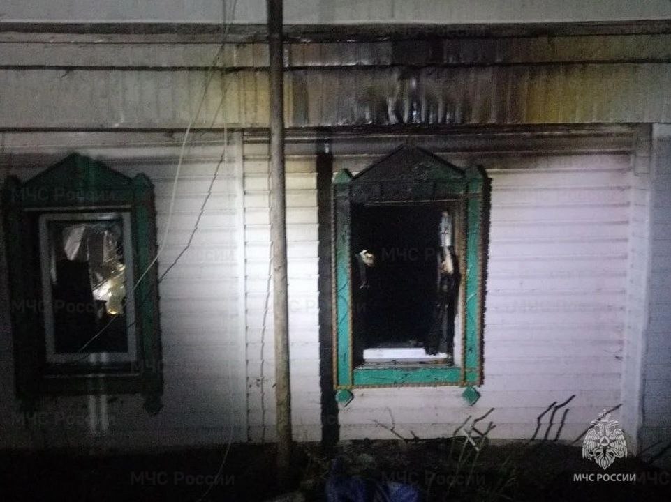 84-летний мужчина получил ожоги во время ночного пожара