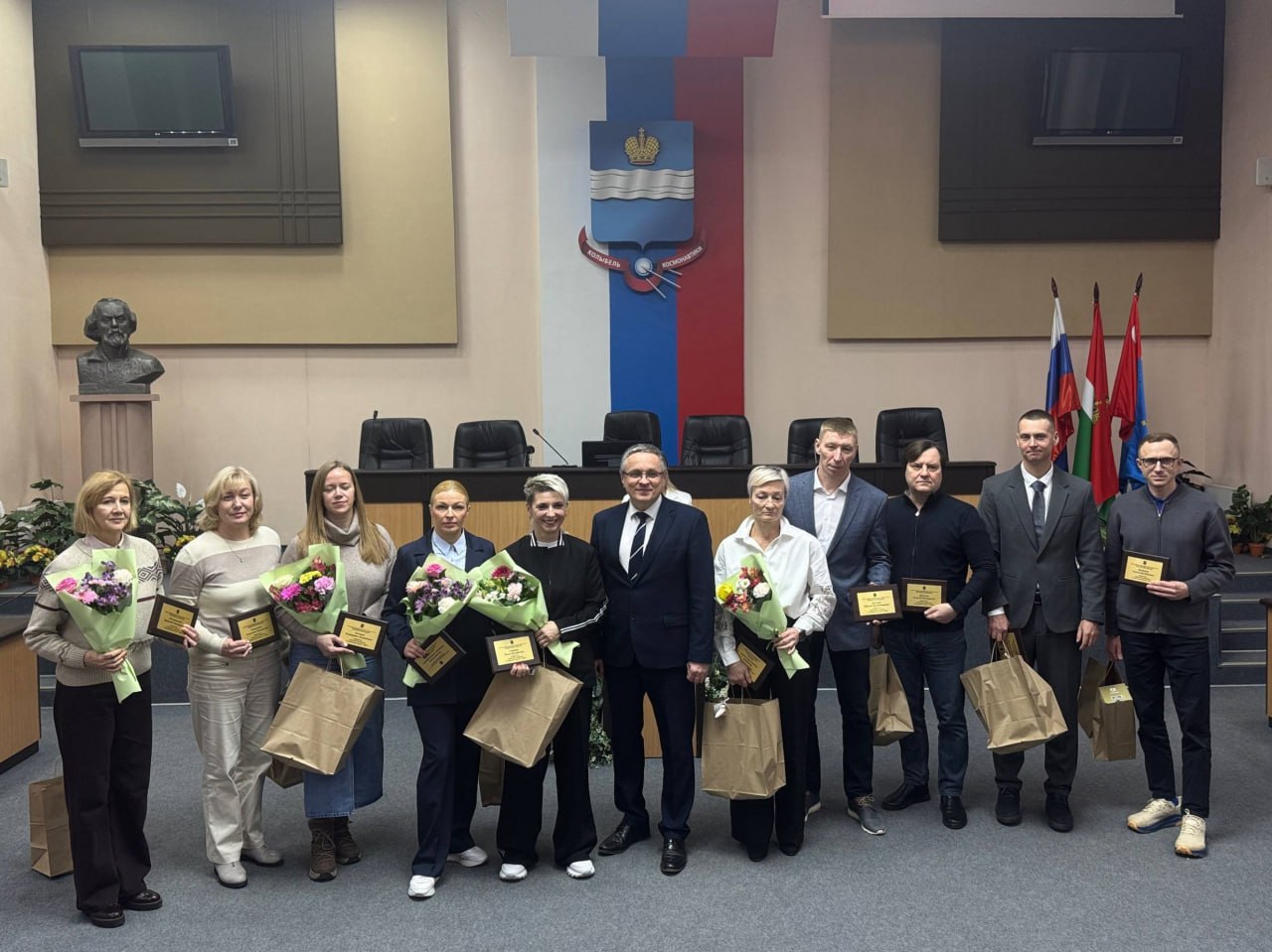 Дмитрий Денисов: #КалугаСпортивная – это:. 4500 обладателей массовых разрядов; Дмитрий Денисов: #КалугаСпортивная – это:. 4500 обладателей массовых разрядов;