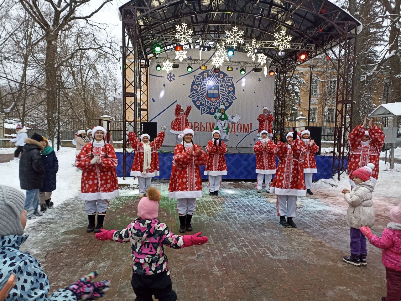 Калужане заряжаются новогодним настроением в парке культуры и отдыха Калужане заряжаются новогодним настроением в парке культуры и отдыха