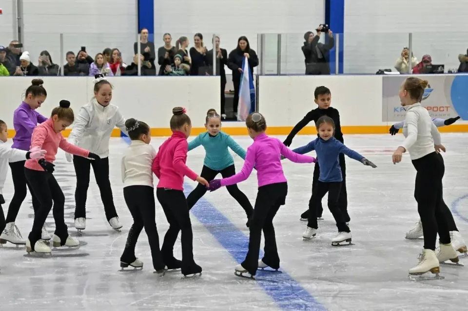 Глава Минспорта России открыл ледовую площадку в Калужской области