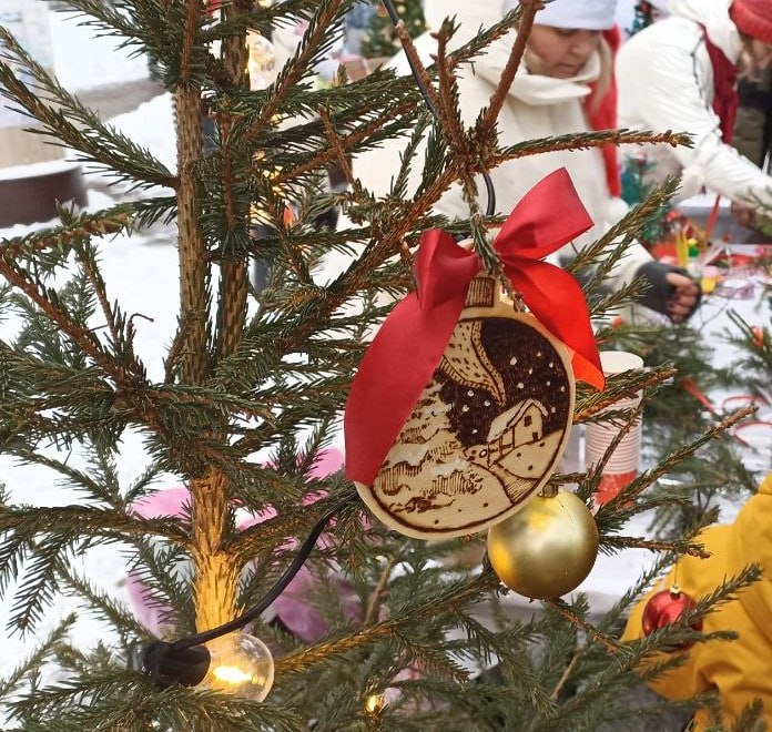 Калужане заряжаются новогодним настроением в парке культуры и отдыха Калужане заряжаются новогодним настроением в парке культуры и отдыха