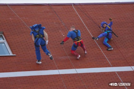 Новогодний десант заглянул к детям в областной больнице