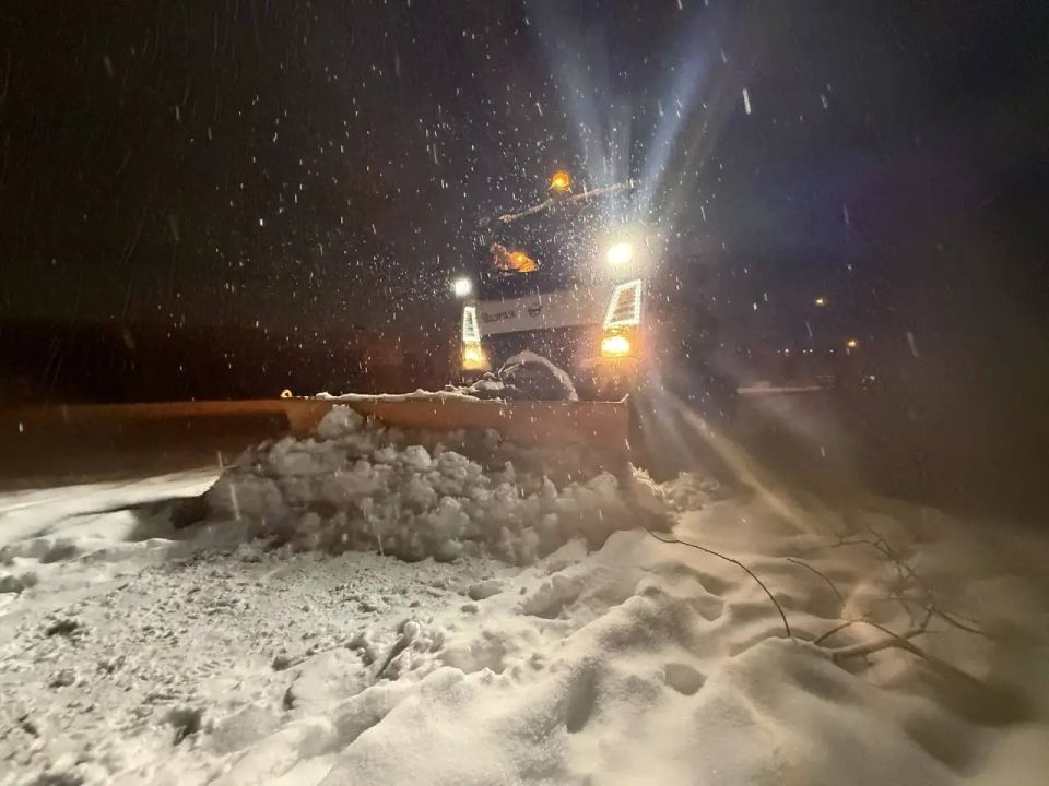 Дмитрий Денисов: Доброе утро, друзья. Зима – это не только красивые пейзажи, но и большая работа городских служб по уборке снега