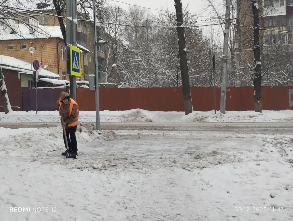 Сегодня, 30 декабря, с раннего утра коммунальные службы Калуги ведут работы по зимнему содержанию улиц Сегодня, 30 декабря, с раннего утра коммунальные службы Калуги ведут работы по зимнему содержанию улиц