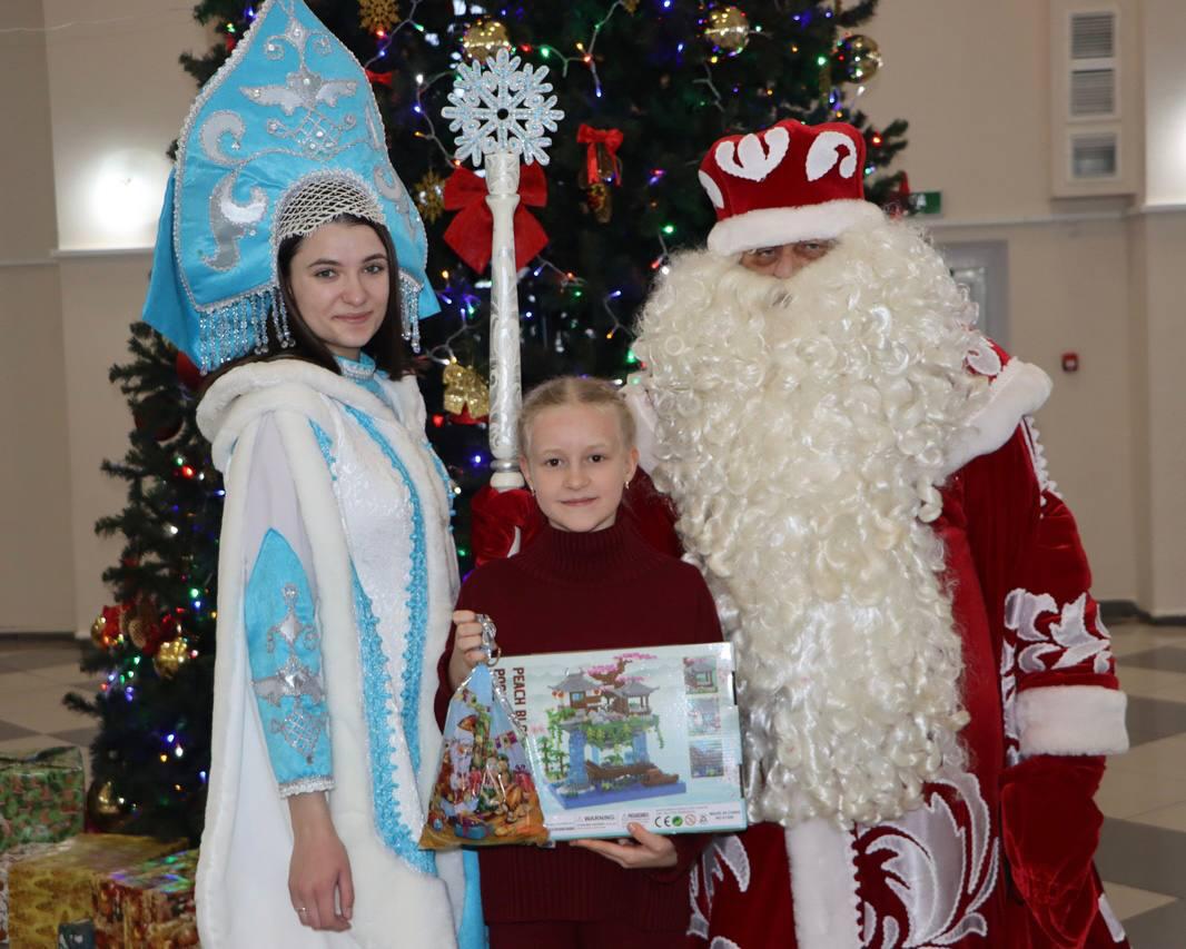 Владислав Шапша исполнил новогодние желания еще трех детей Владислав Шапша исполнил новогодние желания еще трех детей