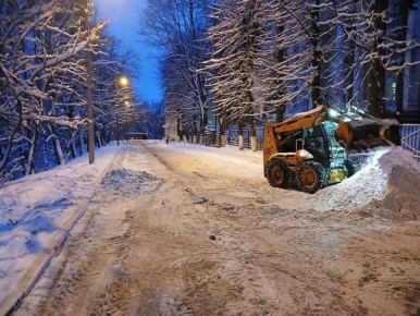 За ночь с улиц Калуги вывезли 690 м снега