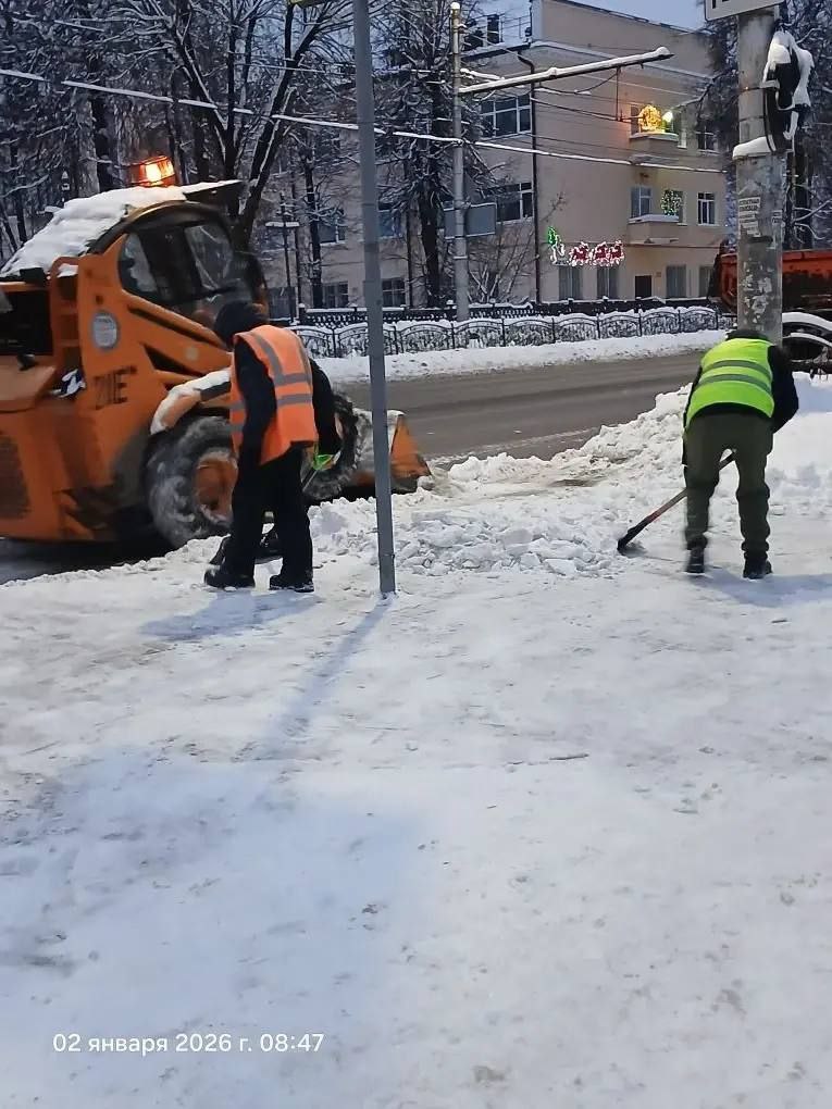 Улицы Калуги продолжают убирать от снега Улицы Калуги продолжают убирать от снега