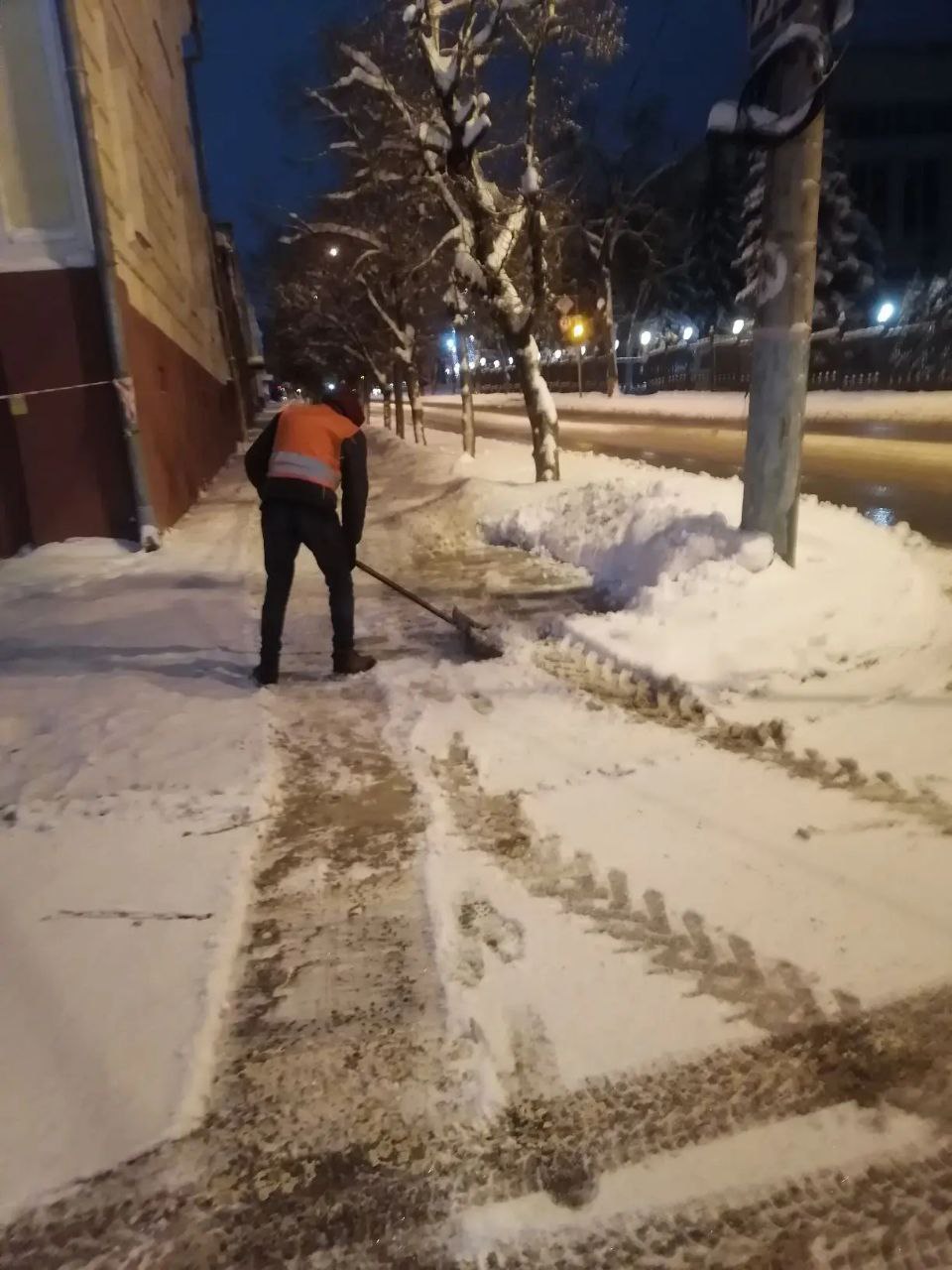 В Калуге за ночь вывезли более 2600 кубометров снега В Калуге за ночь вывезли более 2600 кубометров снега