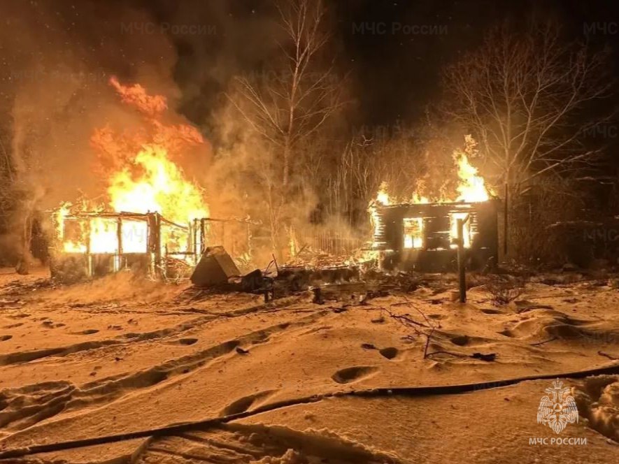 Три пожара за ночь потушили спасатели в Калужской области Три пожара за ночь потушили спасатели в Калужской области