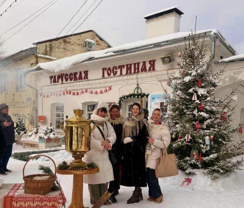 70 литров чая выпили на городской площади в Тарусе 70 литров чая выпили на городской площади в Тарусе