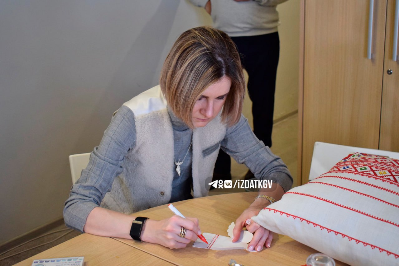 Депутат Госдумы РФ Мария Бутина побывала в Тарусе Депутат Госдумы РФ Мария Бутина побывала в Тарусе