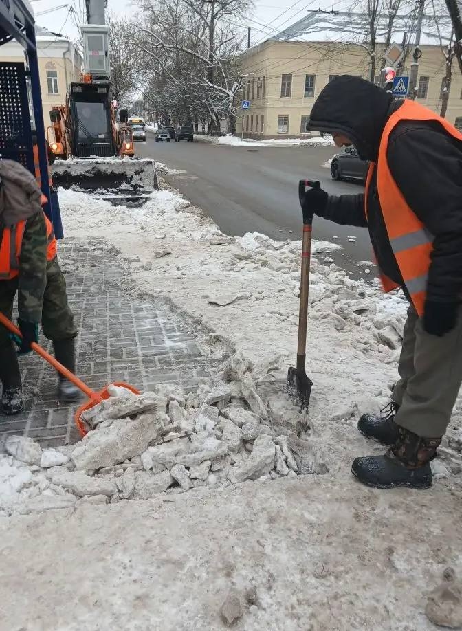 Дмитрий Денисов: Даже в праздничные дни уборка города идет по расписанию Дмитрий Денисов: Даже в праздничные дни уборка города идет по расписанию