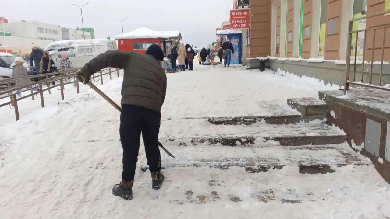 Дмитрий Денисов: Даже в праздничные дни уборка города идет по расписанию Дмитрий Денисов: Даже в праздничные дни уборка города идет по расписанию
